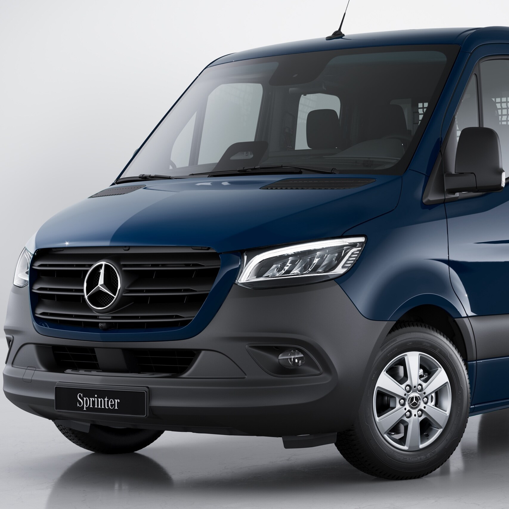 Das Mercedes-Benz Sprinter Pritschenfahrzeug in der Frontansicht.