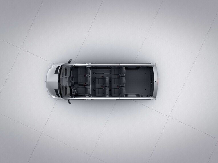 Der Sprinter Tourer Standard mit Bestuhlung 2er-Sitzbank 1. Reihe Komfort, 3er-Sitzbank Komfort 2. Reihe.