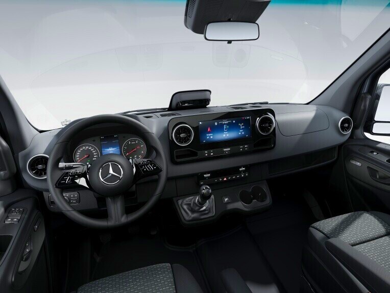 Die Fahrerkabine des Mercedes-Benz Sprinter Tourer in der Ausstattungslinie PRO.