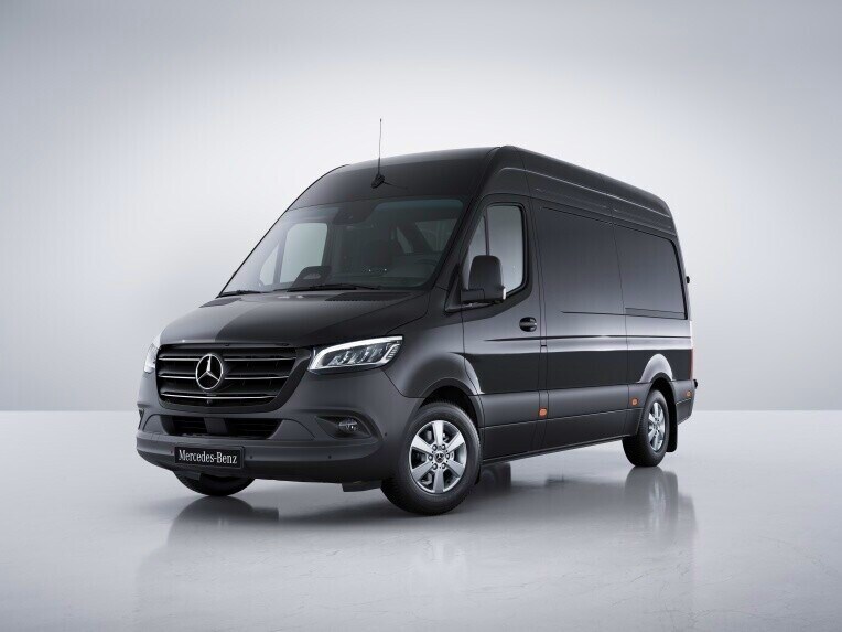 Der Mercedes-Benz Sprinter Kastenwagen mit bis zu 5.500 kg zGG und 3.500 kg Anhängelast.