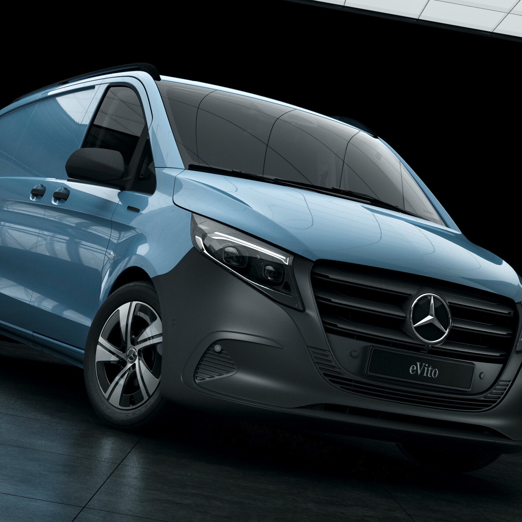 Der Mercedes-Benz eVito Kastenwagen steht in einer Lagerhalle umgeben von Betonwänden.