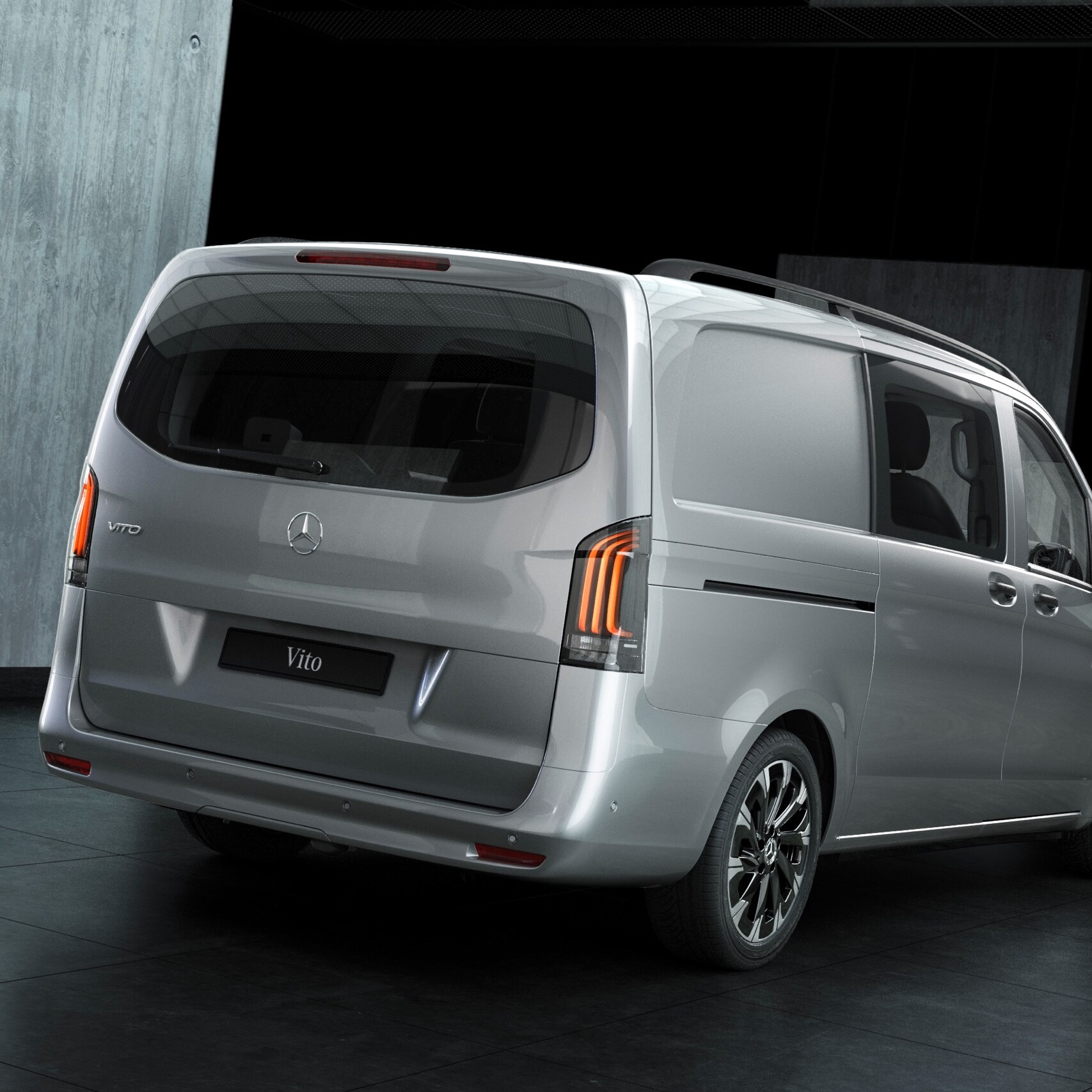 Der Mercedes-Benz Vito BusinessVan steht in einer Lagerhalle umgeben von Betonwänden.