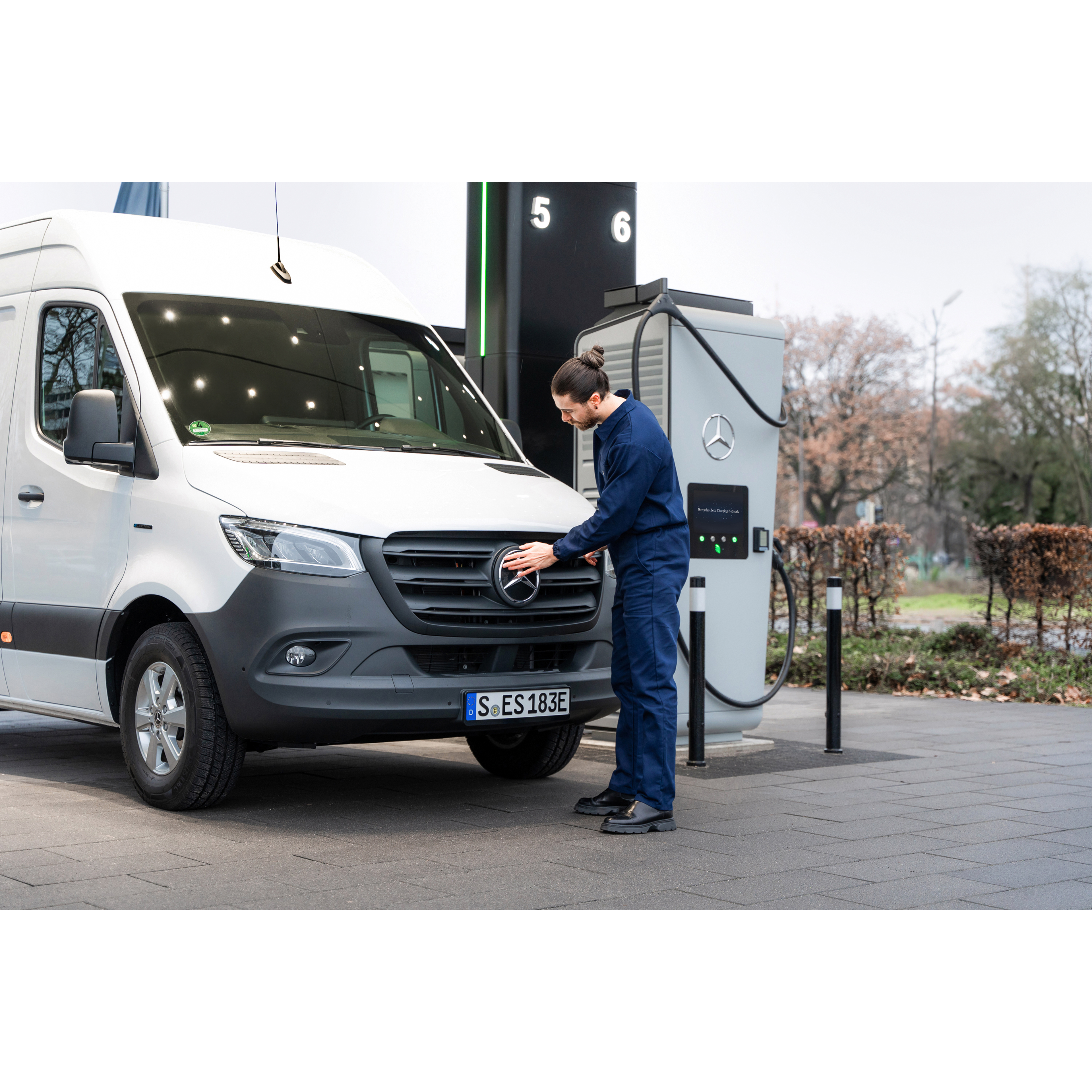 Ladelösungen | Mercedes-Benz Vans Die Ladelösungen für Ihren Mercedes-Benz Elektrotransporter.
