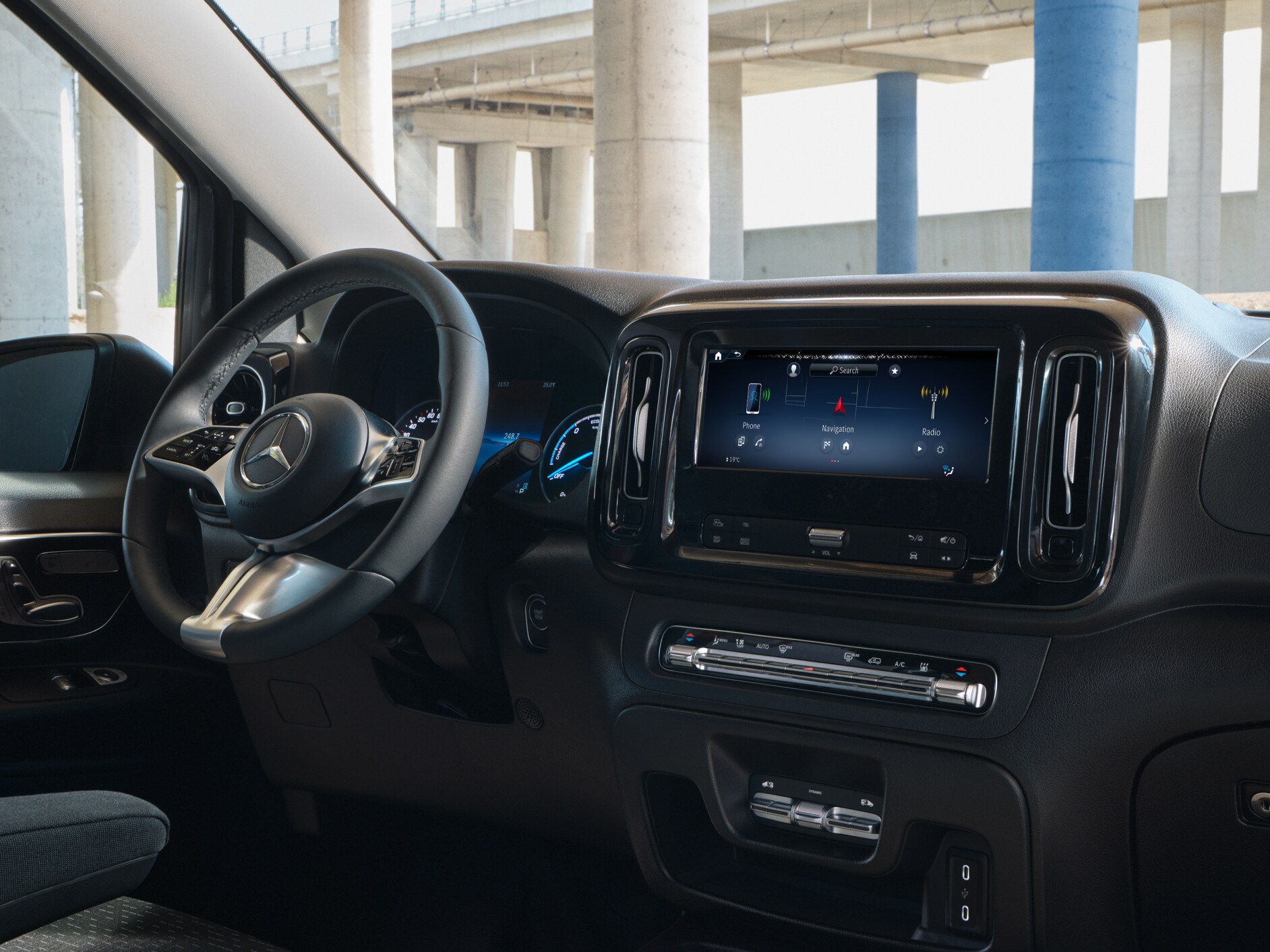 The Hey Mercedes Digital Extra in the MBUX multimedia system in the Mercedes-Benz eVito.