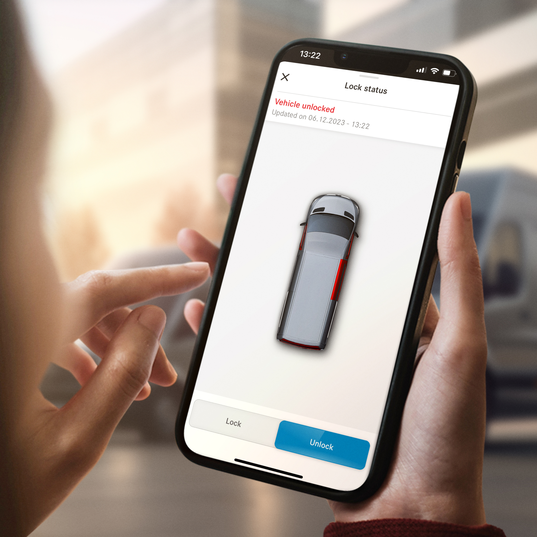 Remote Door Locking and Unlocking | Digital Extras | Mercedes-Benz The Remote Door Locking and Unlocking function on a smartphone.