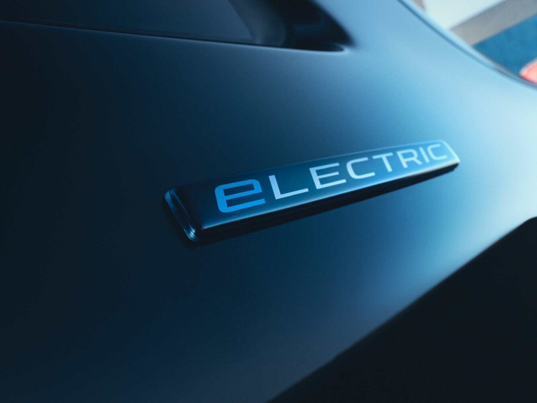 Laden Sie Ihren Mercedes-Benz Transporter mit voller Transparenz über die Gebühren und zentraler, digitaler Abrechnung.