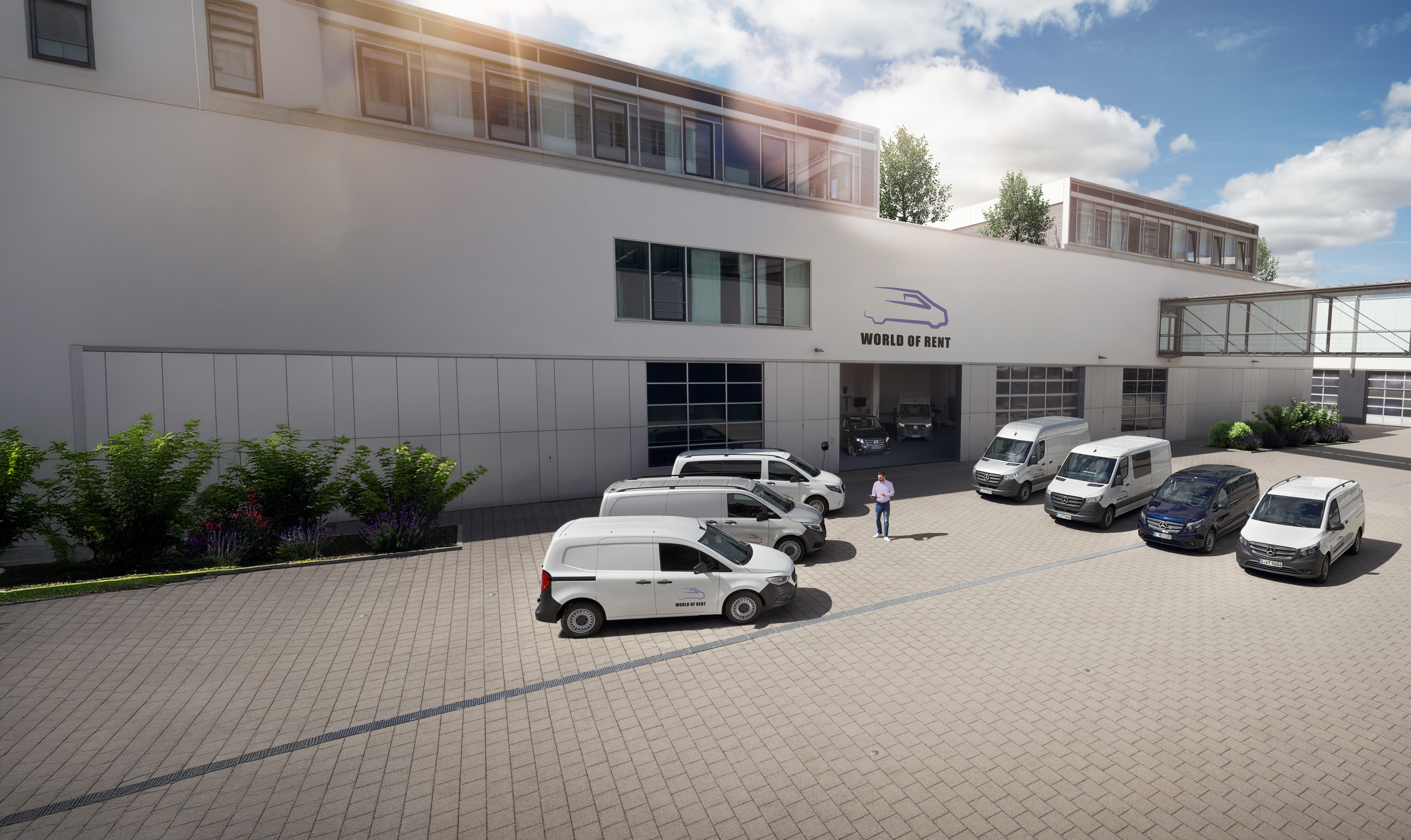 Mercedes-Benz | Van technology | Van Uptime Monitor Several Mercedes-Benz vans in front of a building, Uptime Monitor provides an overview of the vehicle’s status at any time.