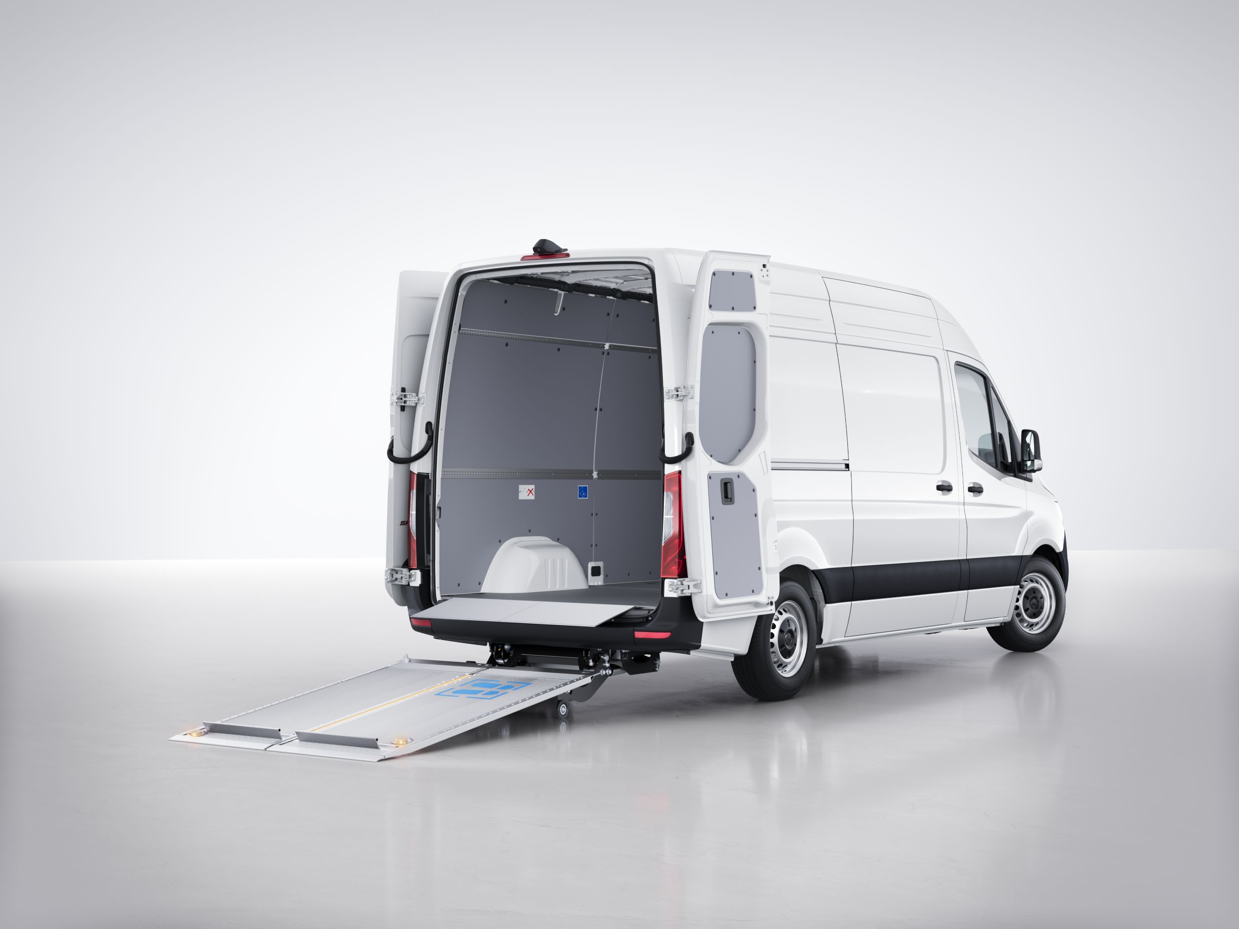 Sprinter mit Ladebordwandlösung I Mercedes-Benz The Sprinter with tail lift solution.