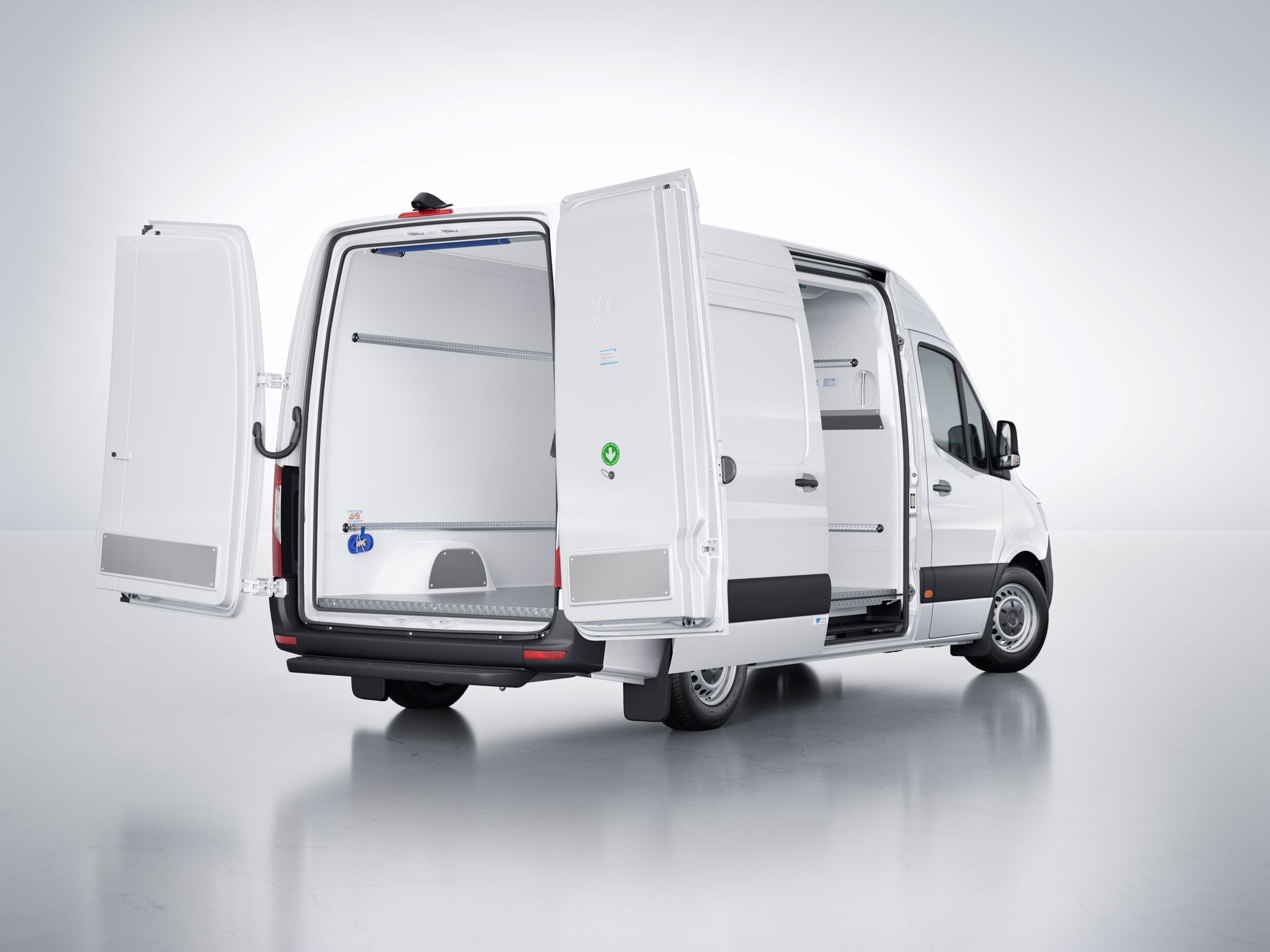 The Sprinter with isothermal-refrigerated integrated container.