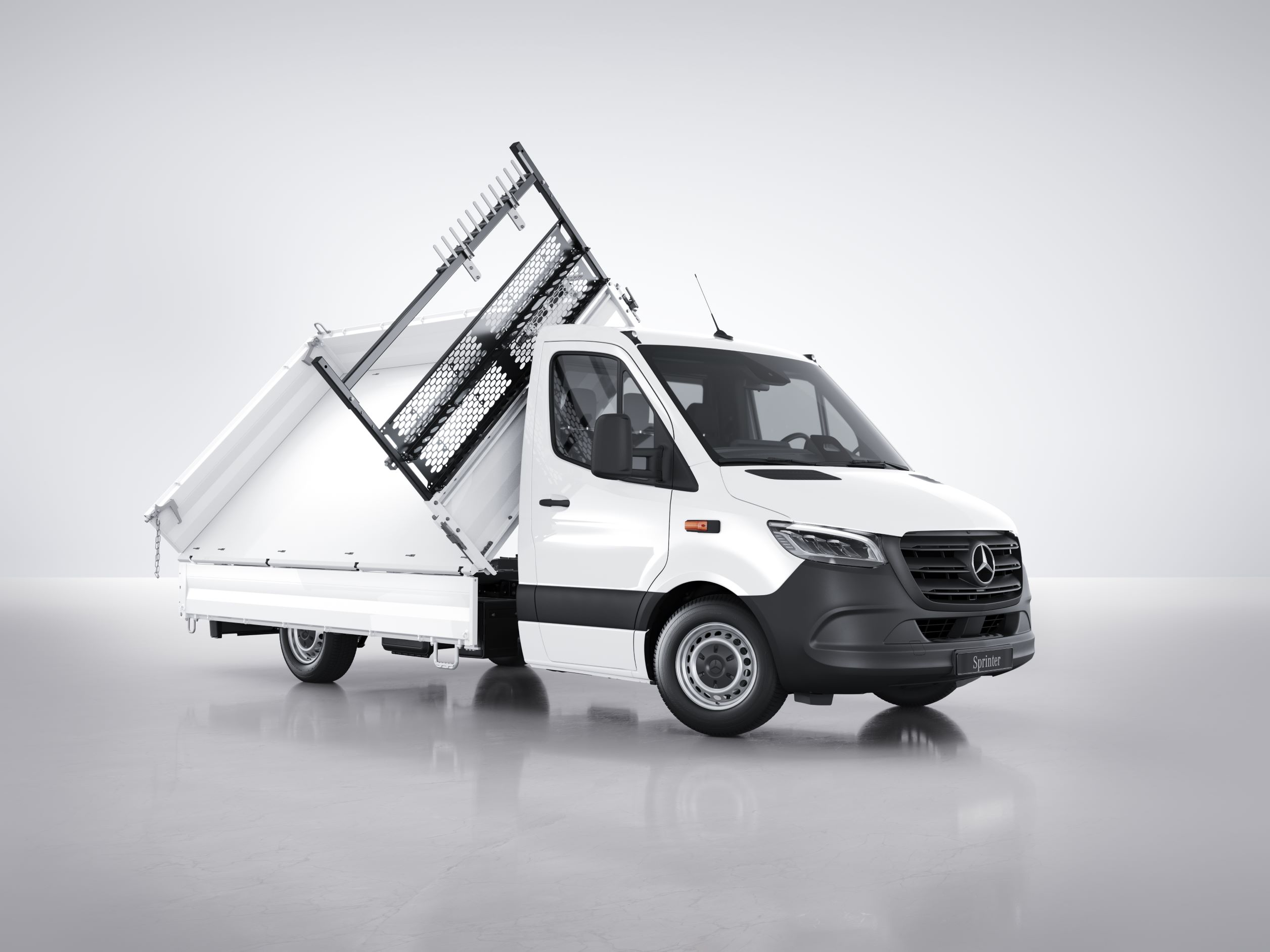 Robuster Stahlkipperaufbau I Sprinter mit Dreiseitenkipper von Meiller I Mercedes-Benz The Sprinter with Robust steel tipper body.
